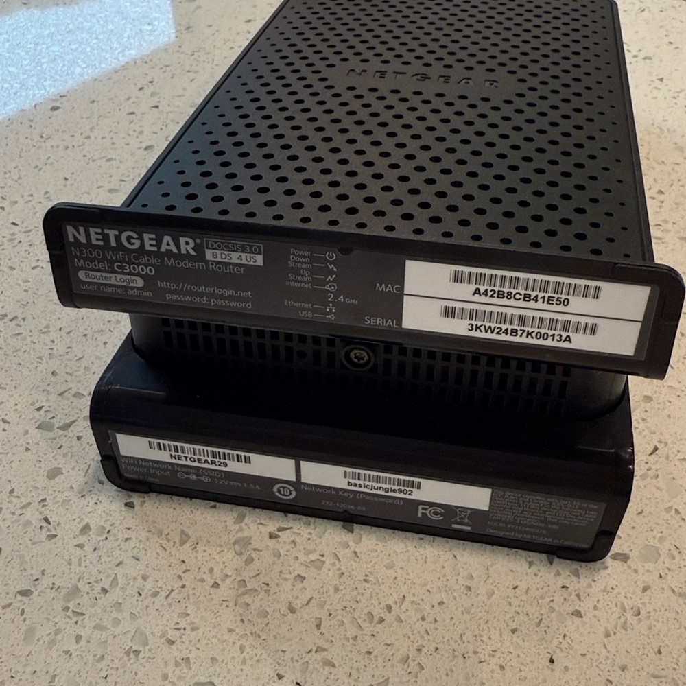 Netgear Black Networking Router - Picture 4 of 4